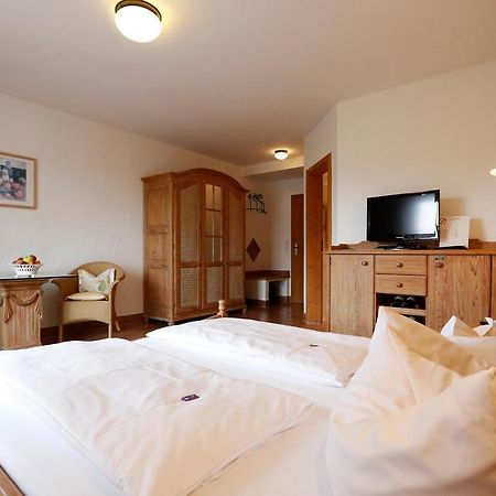 Das Landhotel Weingut Gernert Санкт-Мартин Экстерьер фото